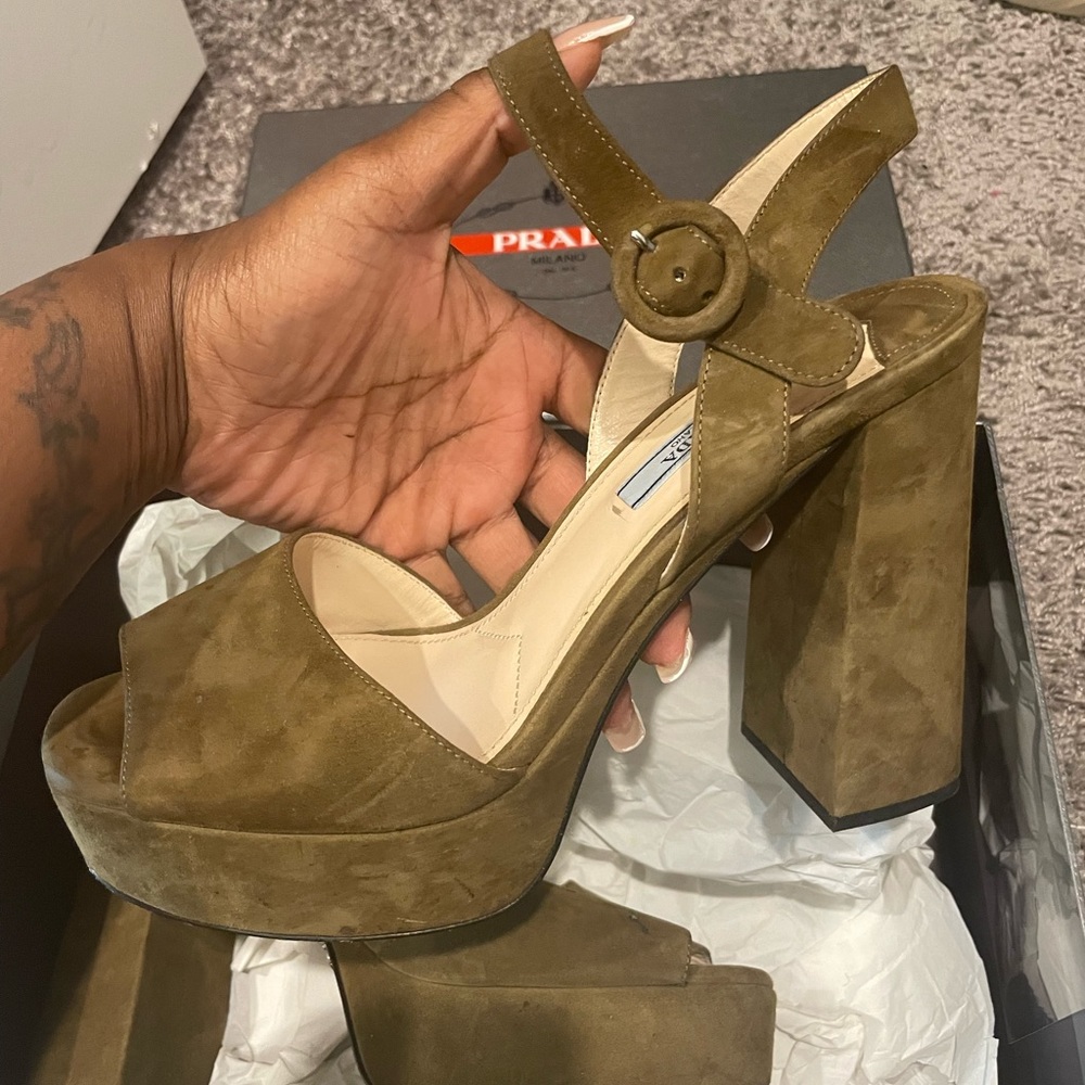 Prada heels - Picture 2 of 4